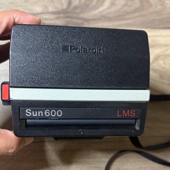 Polaroid Sun 600 LMS Instant Camera - Black and Gray - Picture 4 of 4